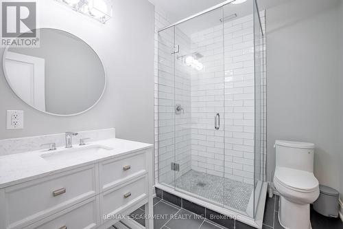 4 Lockman Drive, Hamilton, ON - Indoor Photo Showing Bathroom