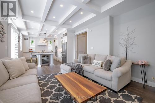 4 Lockman Drive, Hamilton, ON - Indoor Photo Showing Living Room