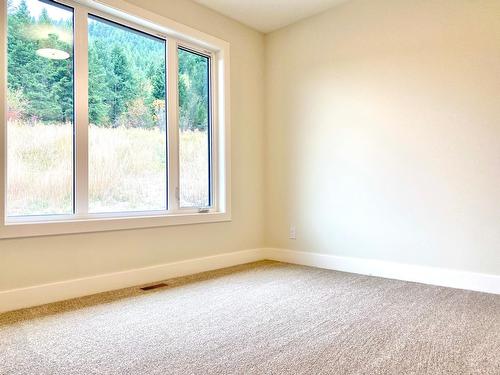 8781 Riverside Drive, Grand Forks, BC - Indoor Photo Showing Other Room