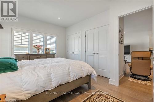 221 Ironwood Way, Georgian Bluffs, ON - Indoor Photo Showing Bedroom