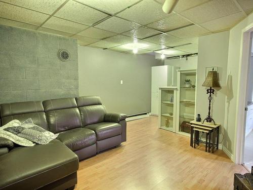 Salle familiale - 30 Rue De La Montagne, Rouyn-Noranda, QC - Indoor