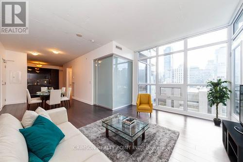 1614 - 210 Simcoe Street, Toronto, ON - Indoor Photo Showing Living Room