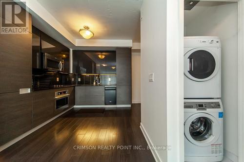 1614 - 210 Simcoe Street, Toronto, ON - Indoor Photo Showing Laundry Room