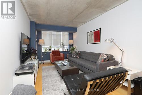 512 - 80 Mill Street, Toronto, ON - Indoor Photo Showing Living Room