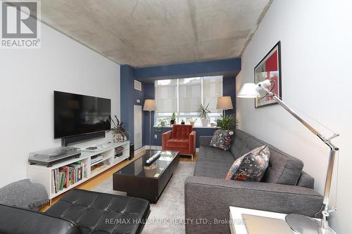 512 - 80 Mill Street, Toronto, ON - Indoor Photo Showing Living Room