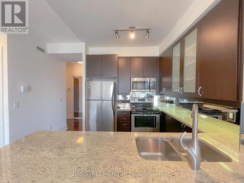 706 - 1 Upper Duke Crescent, Markham, ON - Indoor Photo Showing Kitchen With Double Sink