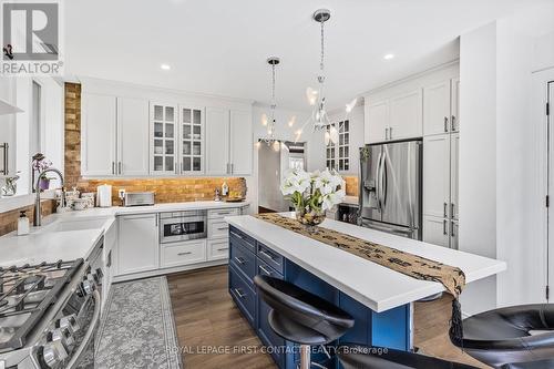 4 Brookdale Drive, Barrie, ON - Indoor Photo Showing Kitchen With Upgraded Kitchen