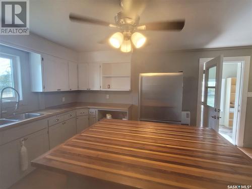 Highway 220 West Of Bulyea, Mckillop Rm No. 220, SK - Indoor Photo Showing Kitchen