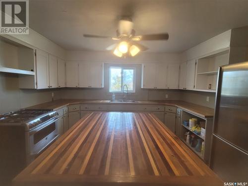 Highway 220 West Of Bulyea, Mckillop Rm No. 220, SK - Indoor Photo Showing Kitchen