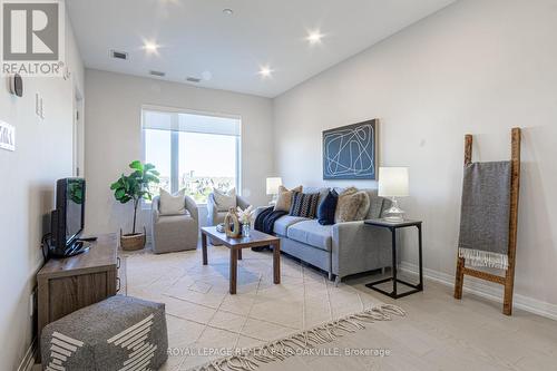 302 - 3265 Carding Mill Trail, Oakville, ON - Indoor Photo Showing Living Room