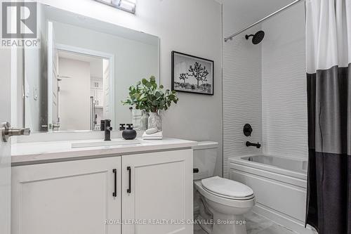 302 - 3265 Carding Mill Trail, Oakville, ON - Indoor Photo Showing Bathroom