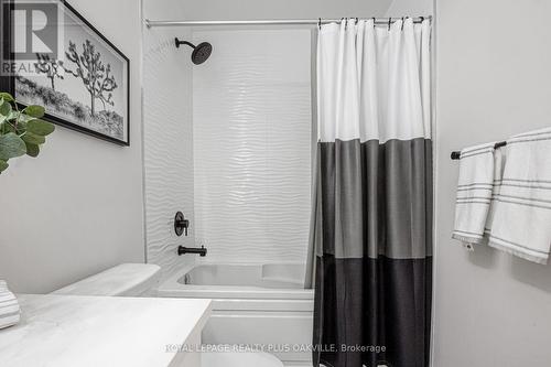 302 - 3265 Carding Mill Trail, Oakville, ON - Indoor Photo Showing Bathroom