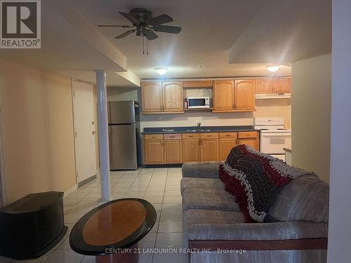 37 Westbourne Court, Richmond Hill, ON - Indoor Photo Showing Kitchen