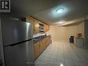 37 Westbourne Court, Richmond Hill, ON  - Indoor Photo Showing Kitchen With Double Sink 