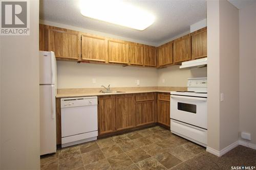 207 1808 Eaglesham Avenue, Weyburn, SK - Indoor Photo Showing Kitchen