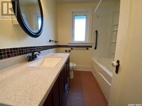 3622 Dewdney Avenue, Regina, SK - Indoor Photo Showing Bathroom