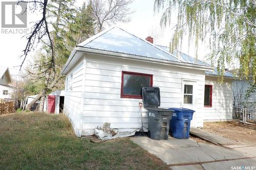 206 7Th Avenue W, Assiniboia, SK - Outdoor With Exterior