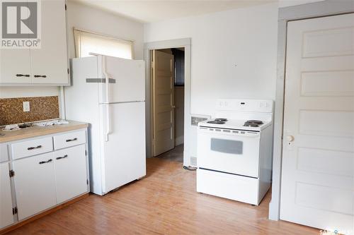 206 7Th Avenue W, Assiniboia, SK - Indoor Photo Showing Kitchen