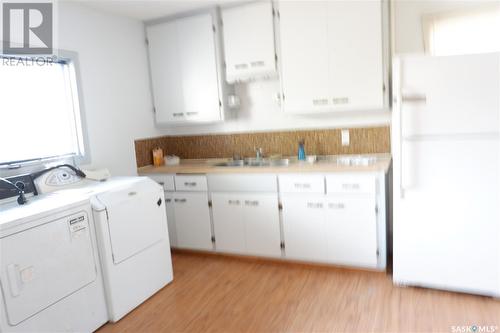 206 7Th Avenue W, Assiniboia, SK - Indoor Photo Showing Laundry Room