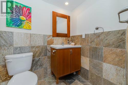 710 - 2045 Lake Shore Boulevard W, Toronto, ON - Indoor Photo Showing Bathroom