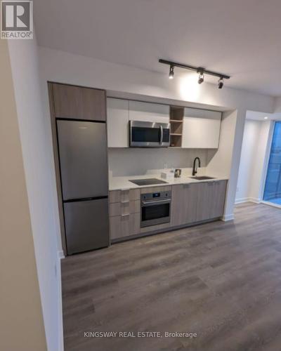 404 - 36 Zorra Street, Toronto, ON - Indoor Photo Showing Kitchen