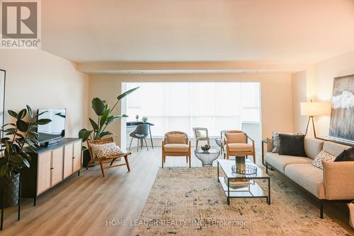 902 - 5280 Lakeshore Road, Burlington, ON - Indoor Photo Showing Living Room