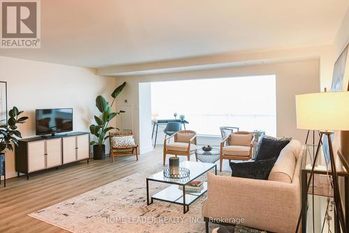 902 - 5280 Lakeshore Road, Burlington, ON - Indoor Photo Showing Living Room