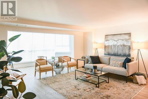 902 - 5280 Lakeshore Road, Burlington, ON - Indoor Photo Showing Living Room