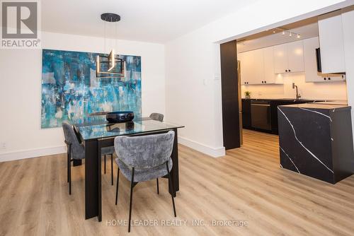 902 - 5280 Lakeshore Road, Burlington, ON - Indoor Photo Showing Dining Room