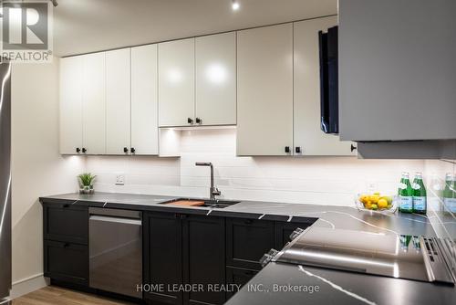 902 - 5280 Lakeshore Road, Burlington, ON - Indoor Photo Showing Kitchen With Double Sink