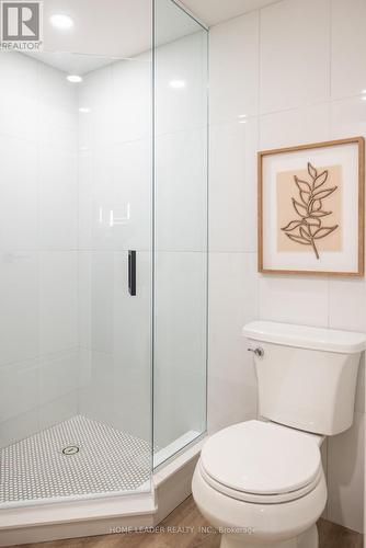 902 - 5280 Lakeshore Road, Burlington, ON - Indoor Photo Showing Bathroom