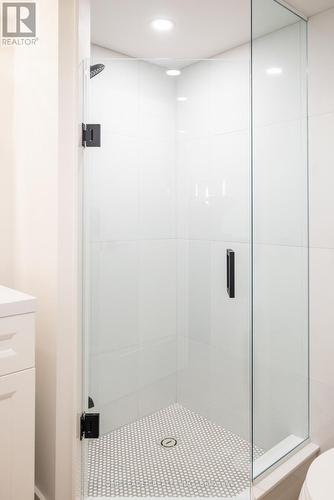 902 - 5280 Lakeshore Road, Burlington, ON - Indoor Photo Showing Bathroom