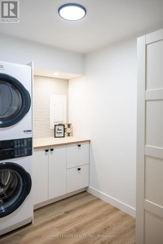 902 - 5280 Lakeshore Road, Burlington, ON - Indoor Photo Showing Laundry Room