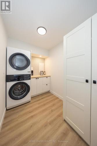 902 - 5280 Lakeshore Road, Burlington, ON - Indoor Photo Showing Laundry Room