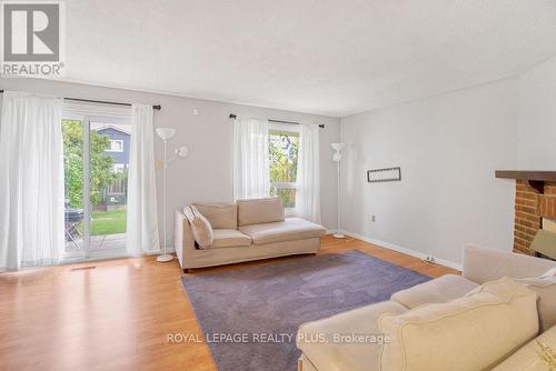 34 - 6520 Corfu Road E, Mississauga, ON - Indoor Photo Showing Living Room