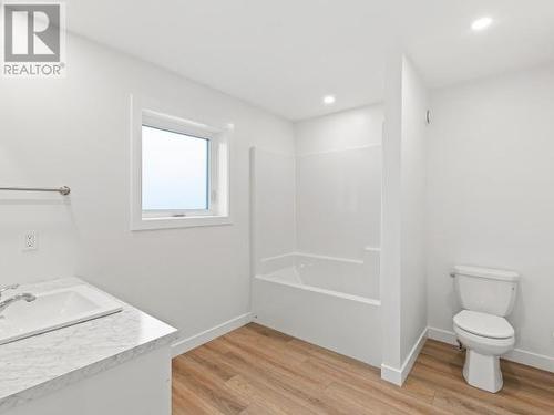 43 Eugene Avenue, Whitehorse, YT - Indoor Photo Showing Bathroom