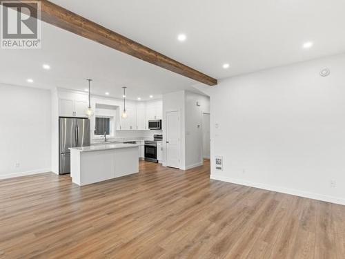 43 Eugene Avenue, Whitehorse, YT - Indoor Photo Showing Kitchen