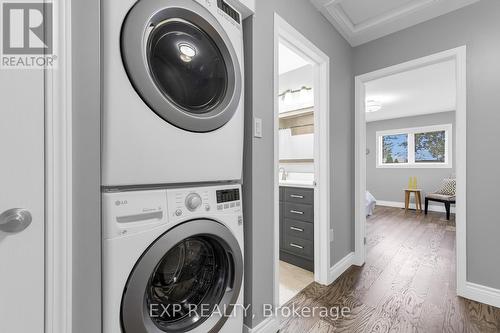 95 Tomahawk Drive, Grimsby, ON - Indoor Photo Showing Laundry Room