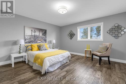 95 Tomahawk Drive, Grimsby, ON - Indoor Photo Showing Bedroom