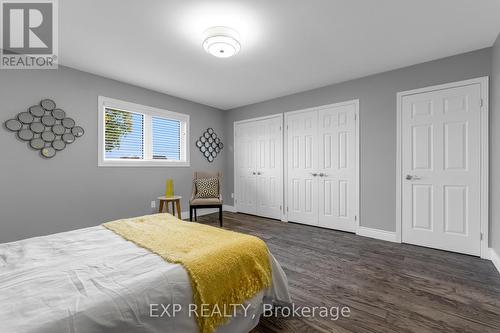 95 Tomahawk Drive, Grimsby, ON - Indoor Photo Showing Bedroom