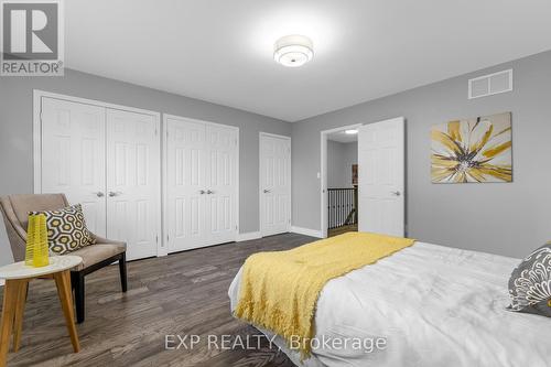 95 Tomahawk Drive, Grimsby, ON - Indoor Photo Showing Bedroom