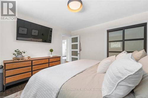 46 Terrace Drive, Hamilton, ON - Indoor Photo Showing Bedroom