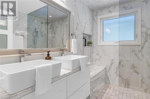 46 Terrace Drive, Hamilton, ON - Indoor Photo Showing Bathroom