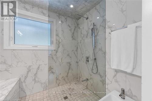 46 Terrace Drive, Hamilton, ON - Indoor Photo Showing Bathroom