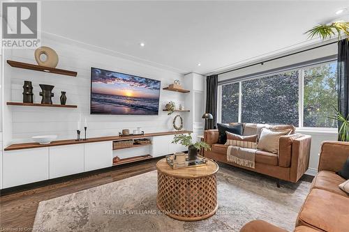 46 Terrace Drive, Hamilton, ON - Indoor Photo Showing Living Room