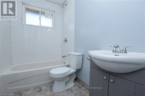 2033 Brampton Street, Hamilton, ON - Indoor Photo Showing Bathroom