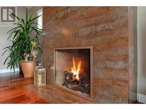 5139 Lakeshore Road, Kelowna, BC - Indoor With Fireplace