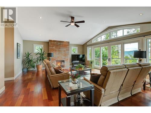 5139 Lakeshore Road, Kelowna, BC - Indoor Photo Showing Living Room With Fireplace