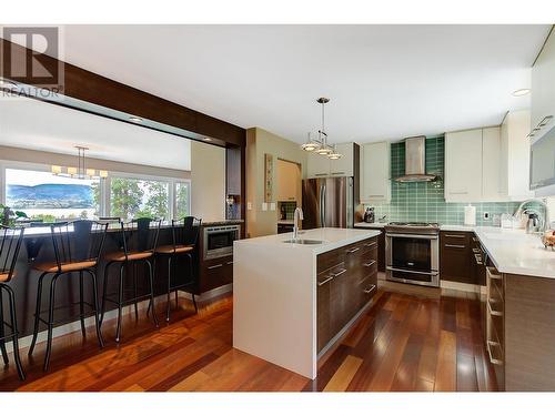 5139 Lakeshore Road, Kelowna, BC - Indoor Photo Showing Kitchen