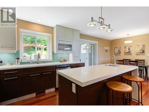 5139 Lakeshore Road, Kelowna, BC - Indoor Photo Showing Kitchen With Upgraded Kitchen